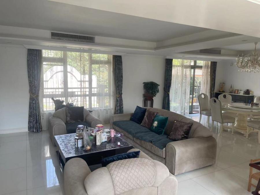 上海市浦东新区御翠园237栋全幢 