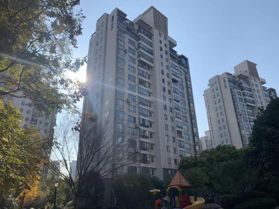 上海市宝山区三花现代城丹桂苑8栋2F 