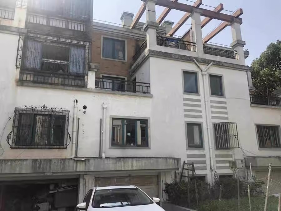 上海市松江区金港花园泗泾镇182栋 