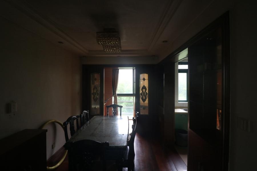 上海市嘉定区逸香园8栋4F 