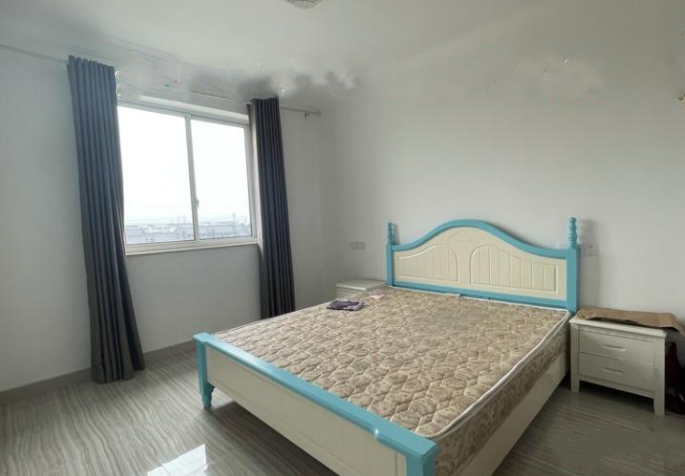 上海市奉贤区盘龙小区2栋5F 