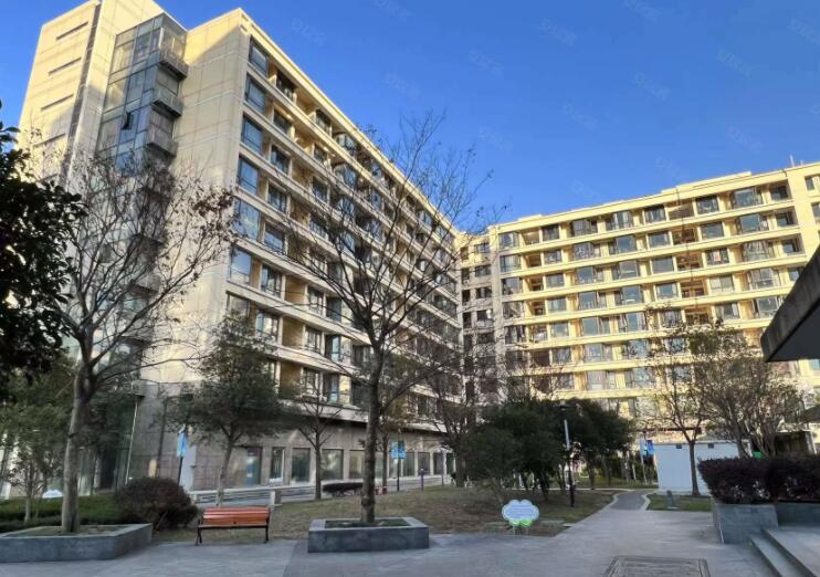 上海市松江区佘山假日半岛3栋9F及室内物品 