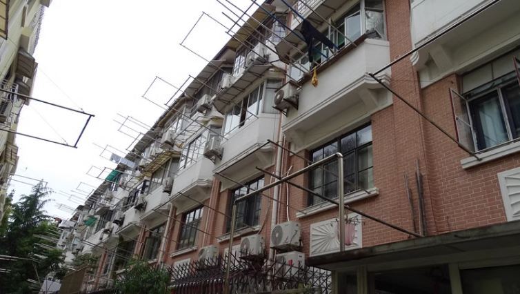 上海市长宁区愚园坊10栋2F 