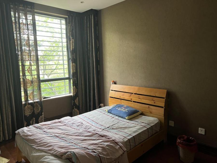 上海市浦东新区上海滩花园洋房22栋1F及地下1F车位 