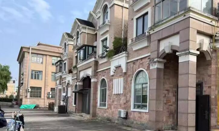 上海市浦东新区东方冠郡沿街商铺30栋1F 