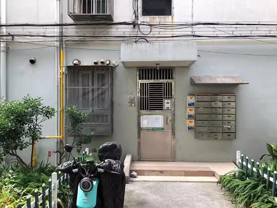 上海市徐汇区东安花苑13栋2F 