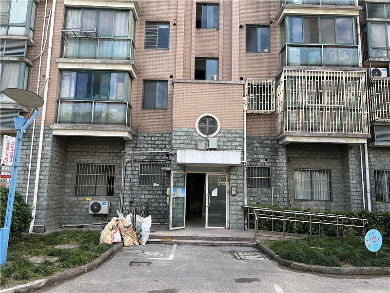 上海市奉贤区秀月花园1栋3F 