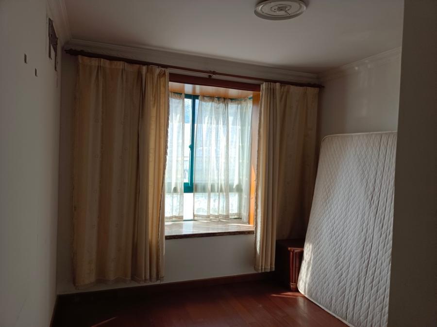 上海市闵行区西郊河畔家园9栋6F 