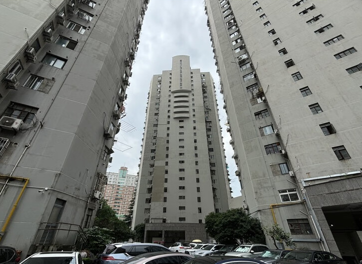 上海市黄浦区南园小区1栋16F 