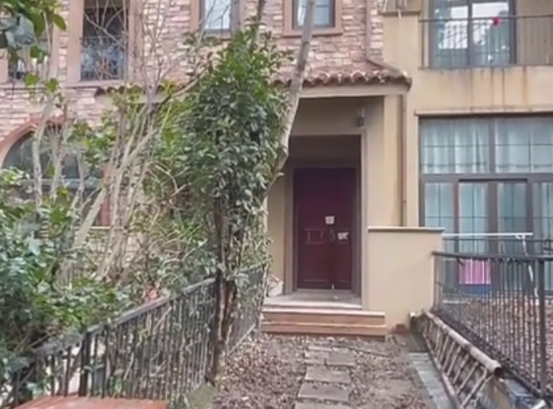 上海市青浦区龙湖滟澜山赵巷镇39号栋 