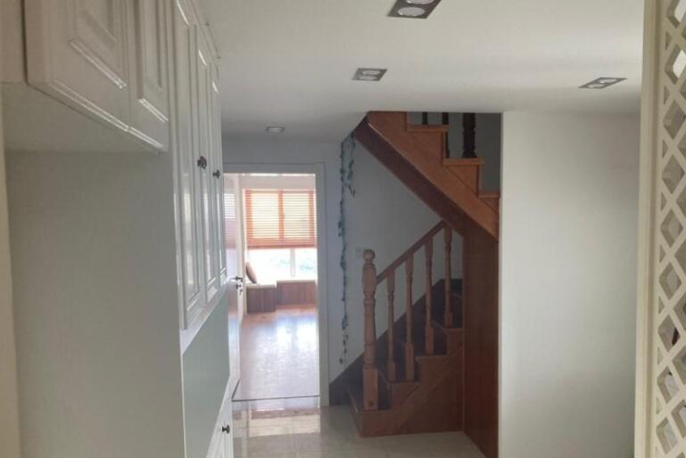 上海市松江区上海青年城公寓121栋17F 