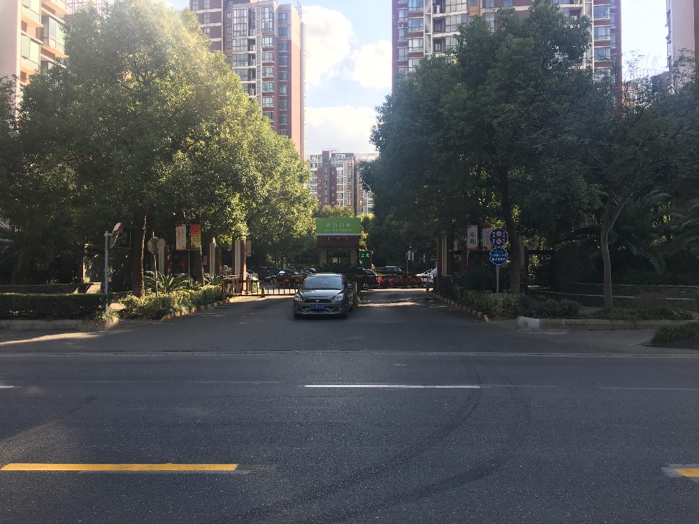 上海市杨浦区合生江湾国际公寓66栋14F及地下1F车位 