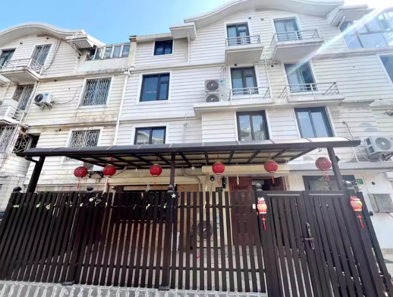 上海市宝山区颐河苑143栋全幢 