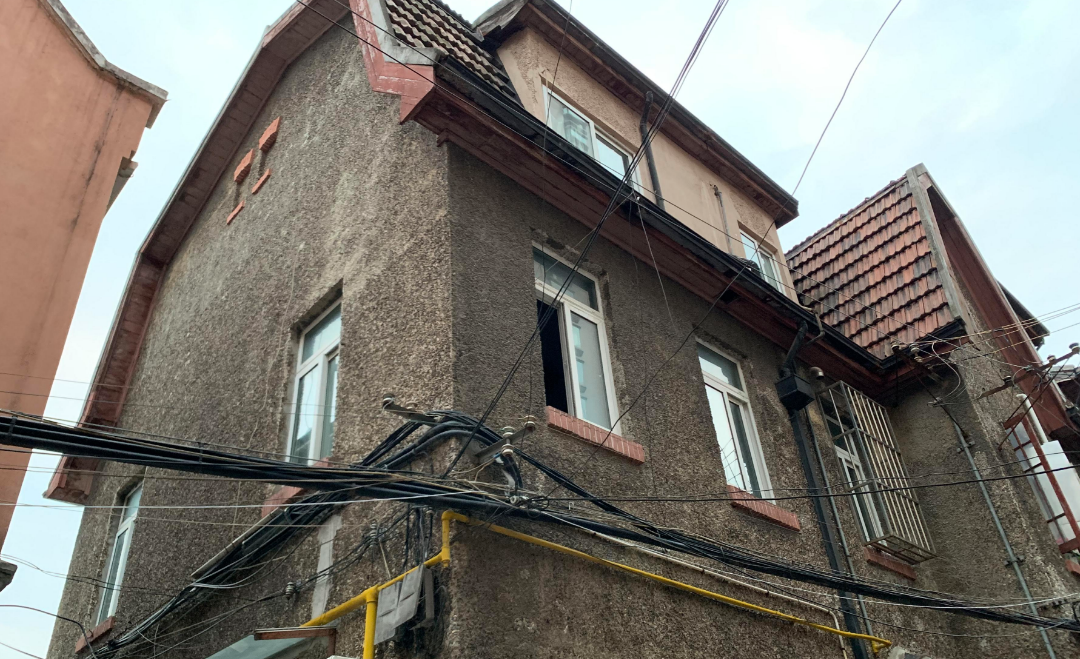 上海市虹口区107弄小区1栋底层、2F、3F 