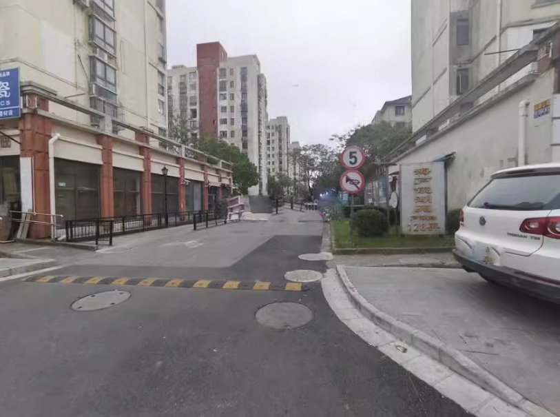 上海市浦东新区海芦镜湖苑11栋2F 