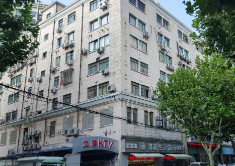 上海市静安区洛川商务楼161栋6F共2套及2个车库 