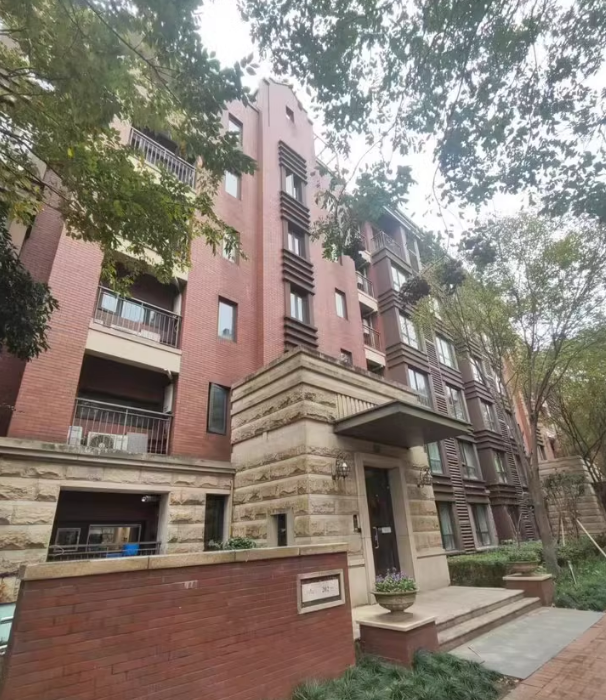 上海市宝山区万科琥珀郡园202栋4F 