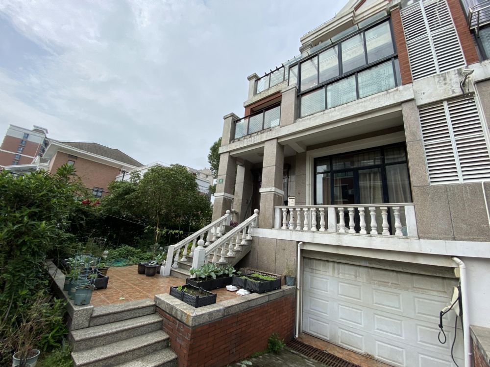 上海市松江区恒杰丁香花园63栋1-3F 