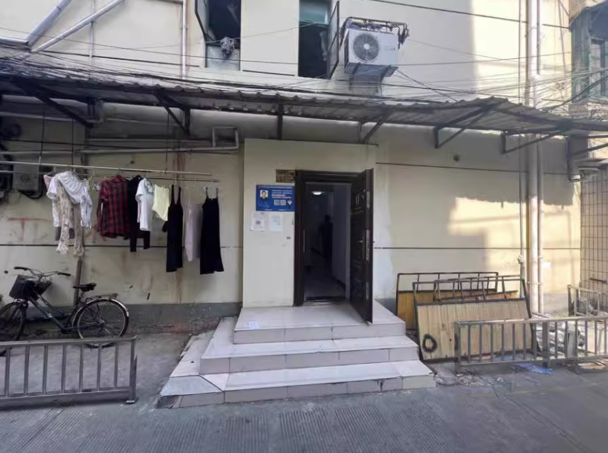 上海市长宁区利西路125弄小区13栋1F 
