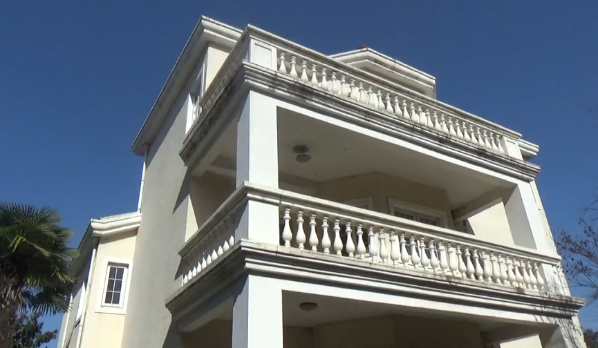 上海市松江区绿洲比华利花园新桥镇102栋 