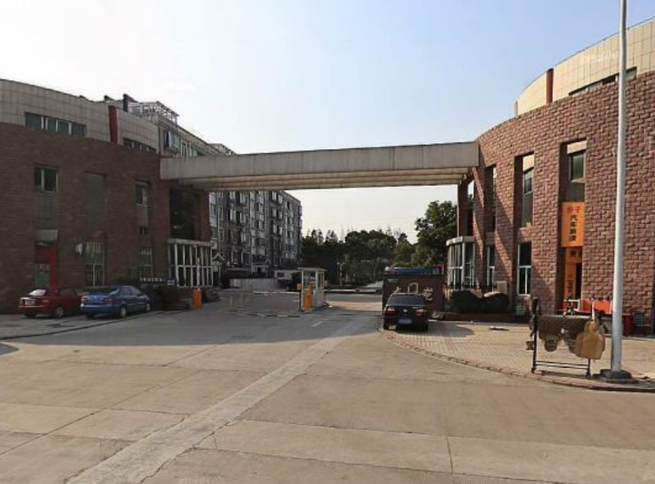 上海市金山区东门苑23栋2F 