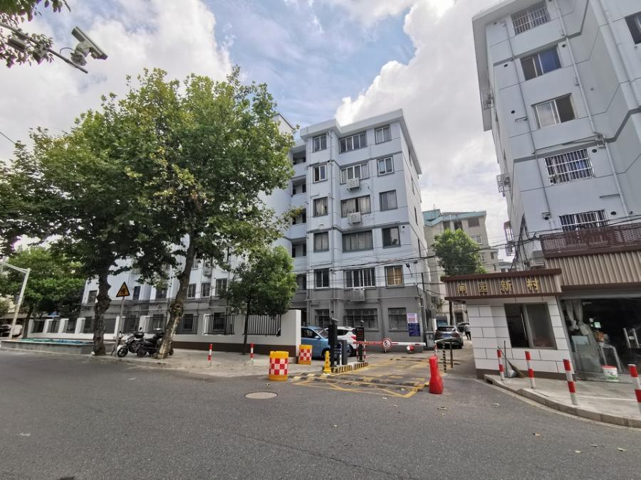 上海市奉贤区闸园新村11栋1F 