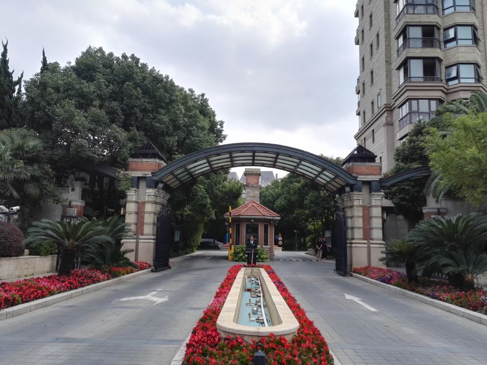 上海市闵行区臻园1栋13F及地下车位 