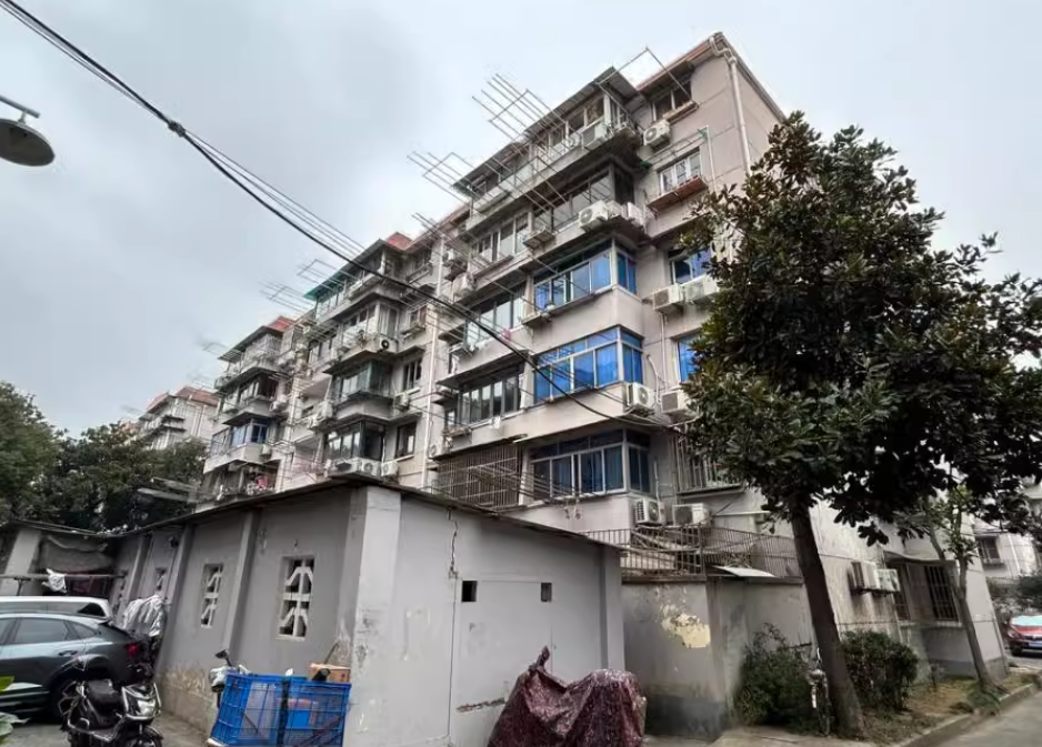 上海市宝山区共和一村16栋1F 