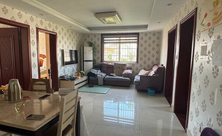 上海市奉贤区解放新村296栋5F 