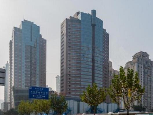 上海市浦东新区环球广场18栋A楼1-4F裙房等及地下车位80个 