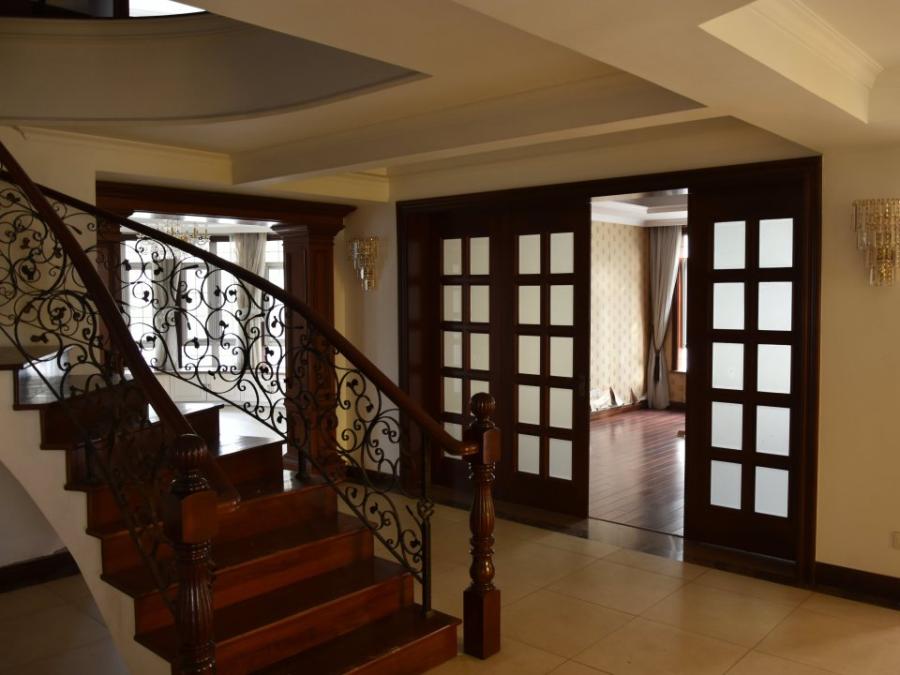 上海市浦东新区蓝堡别墅六灶镇66栋 