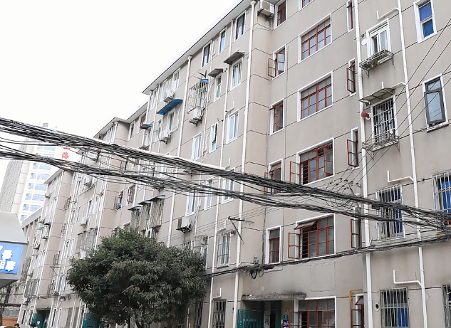 上海市宝山区宝钢九村27栋2F 