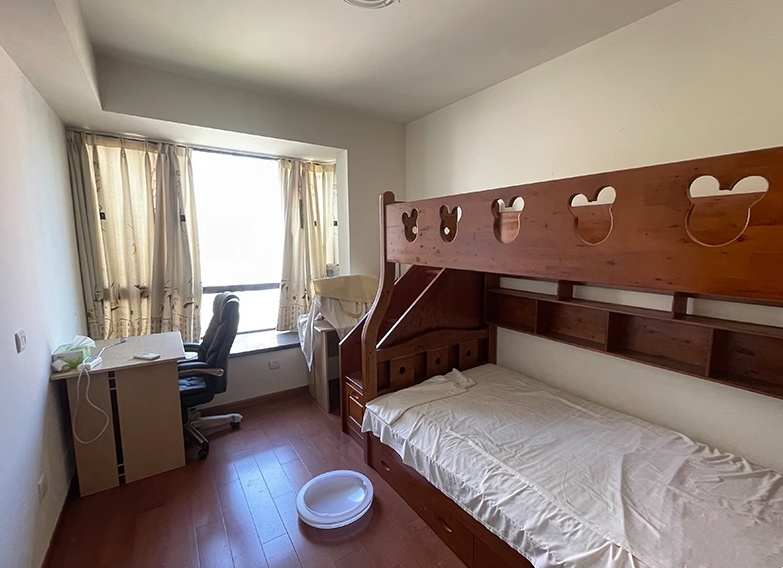 上海市黄浦区上海滩花园3栋19F 