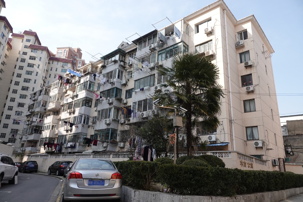 上海市长宁区华秀小区27栋1F 