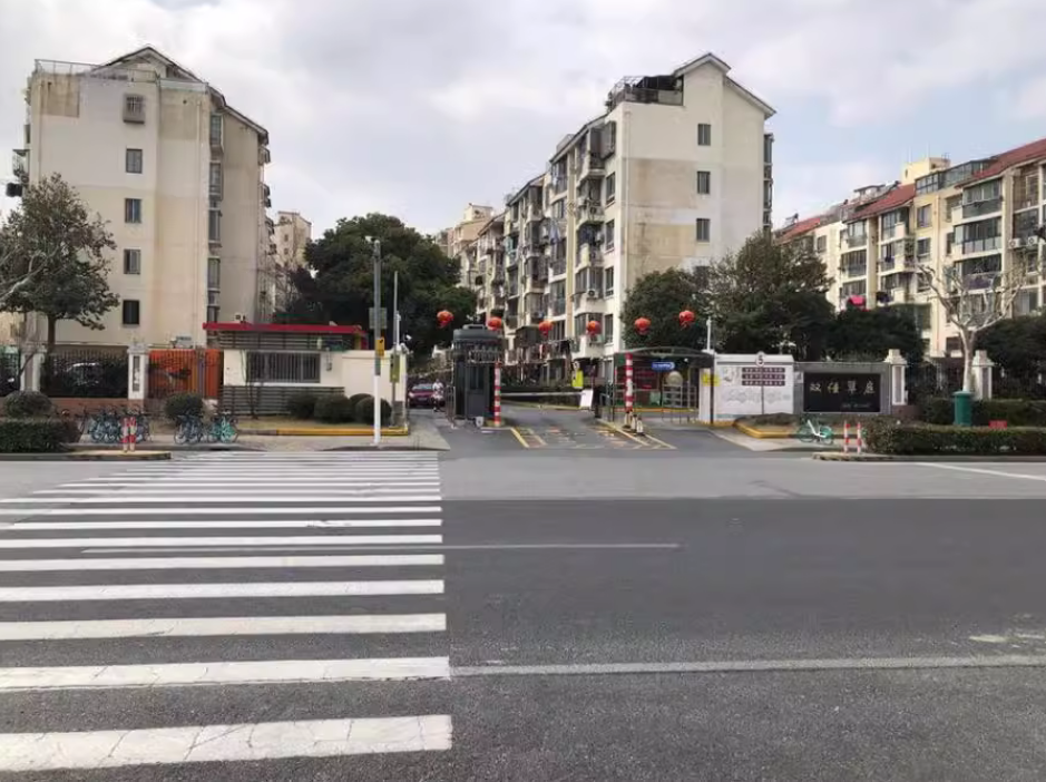 上海市嘉定区金鹤新城双佳翠庭143栋3F 